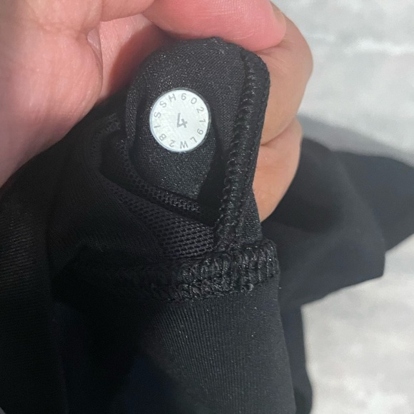 Lululemon Energy Bra *High Neck Size 4 - Picture 6 of 6